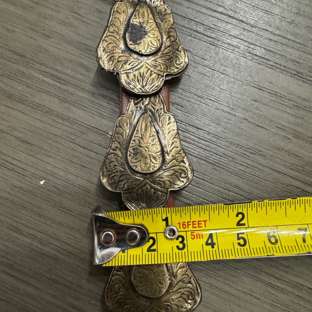 Source Unknown Brown Leather Belt with Gold-Toned Conchos - Picture 9 of 10